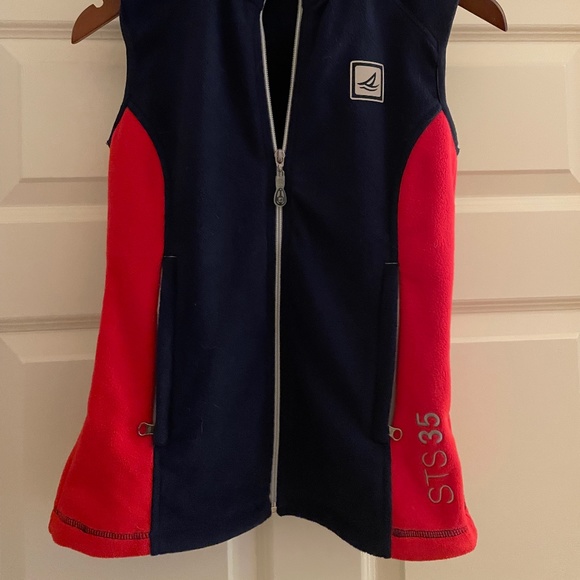 NWOT Sperry Red and navy Blue Fleece Vest - Picture 2 of 6